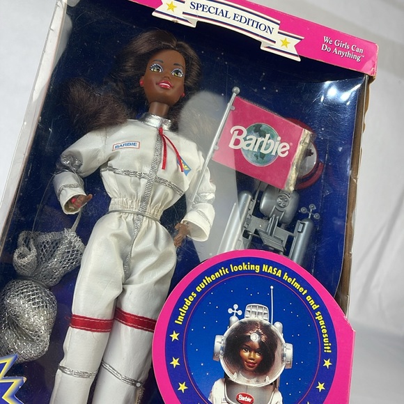 Vintage Career Collection Astronaut Barbie - Picture 10 of 13